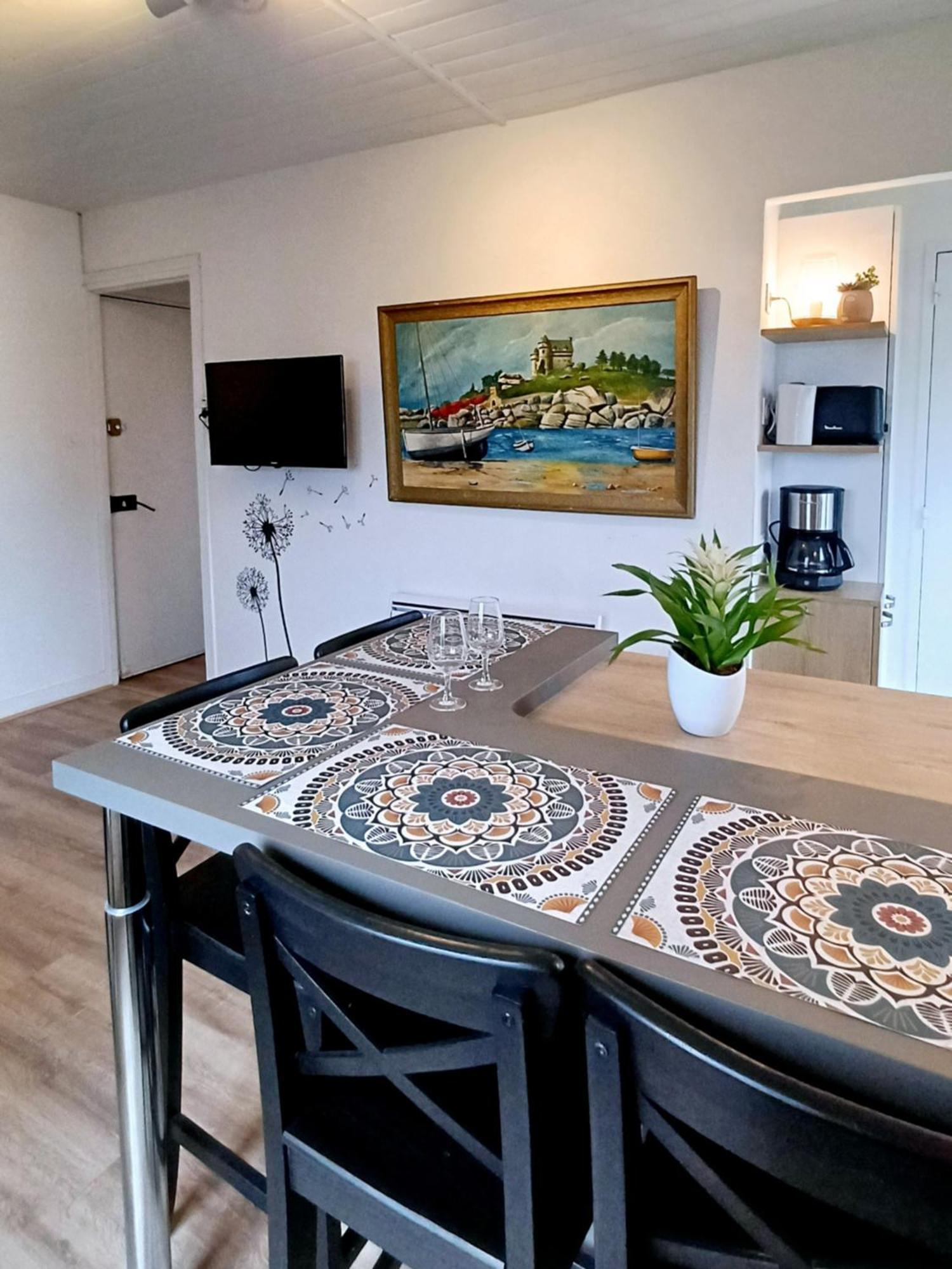 Appartement A Cote Du Port De Ploumanac'H 佩罗斯－吉雷克 外观 照片